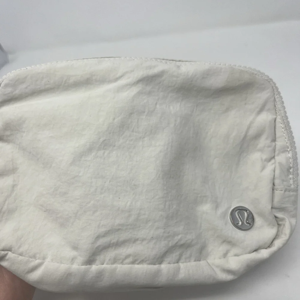 Lululemon Everywhere Belt Bag 1L ONE SIZE Off White Ivory LU9AZ5S -Preowned